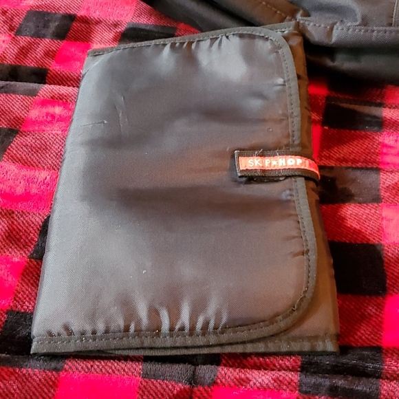 XL skip hop diaper bag - Picture 3 of 7